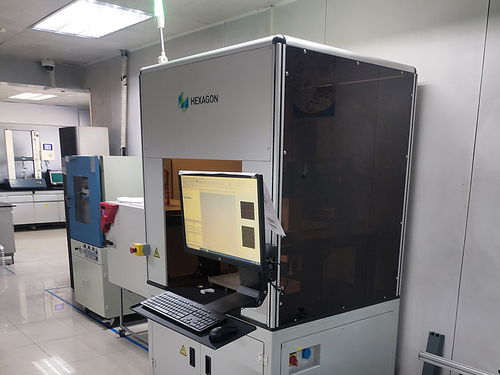 金龙鱼工厂,有这样一台设备专门用来检测瓶体瓶盖